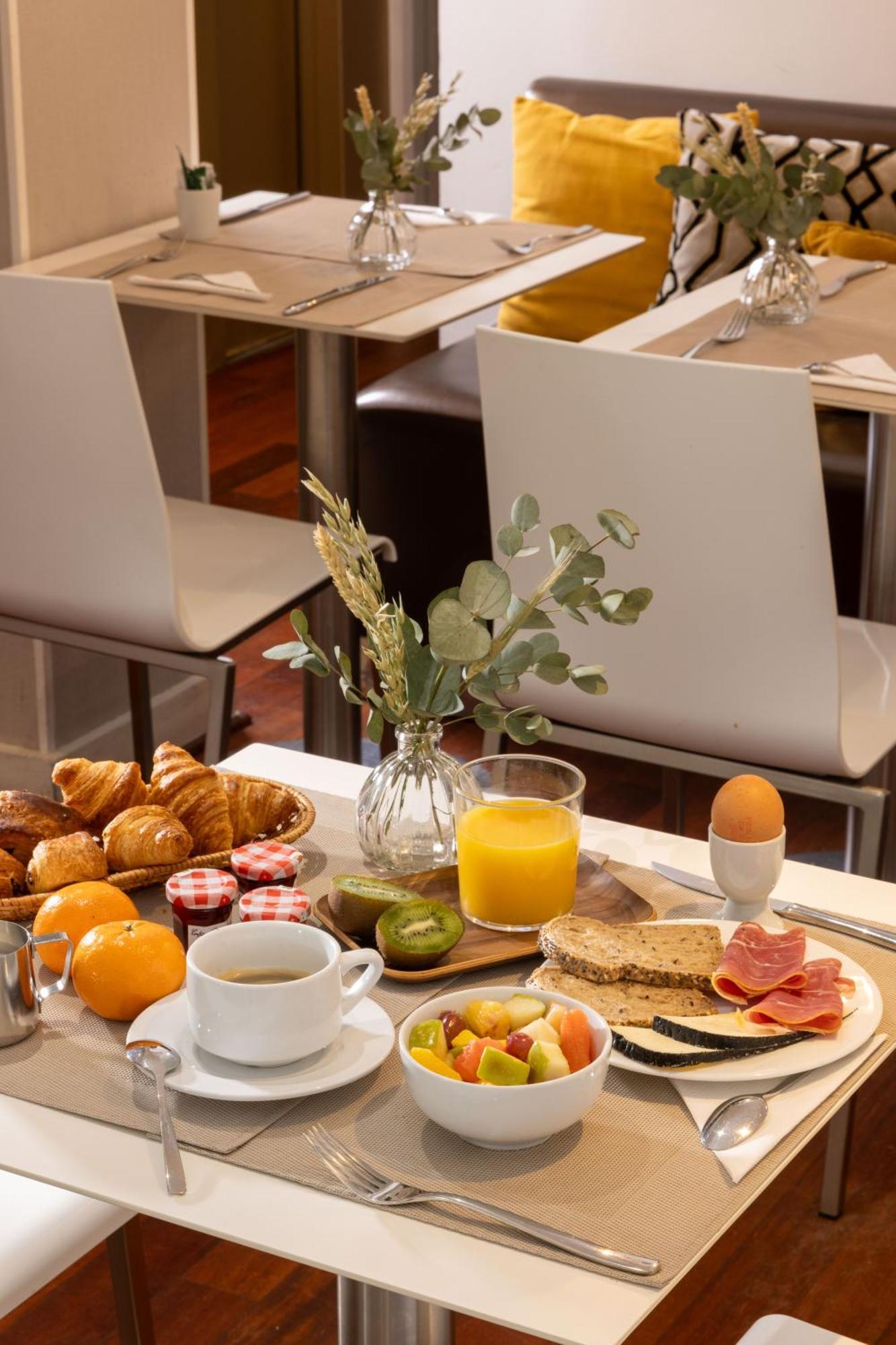 Des Ambassadeurs Hotel 3*